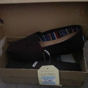 Women’s Tom’s